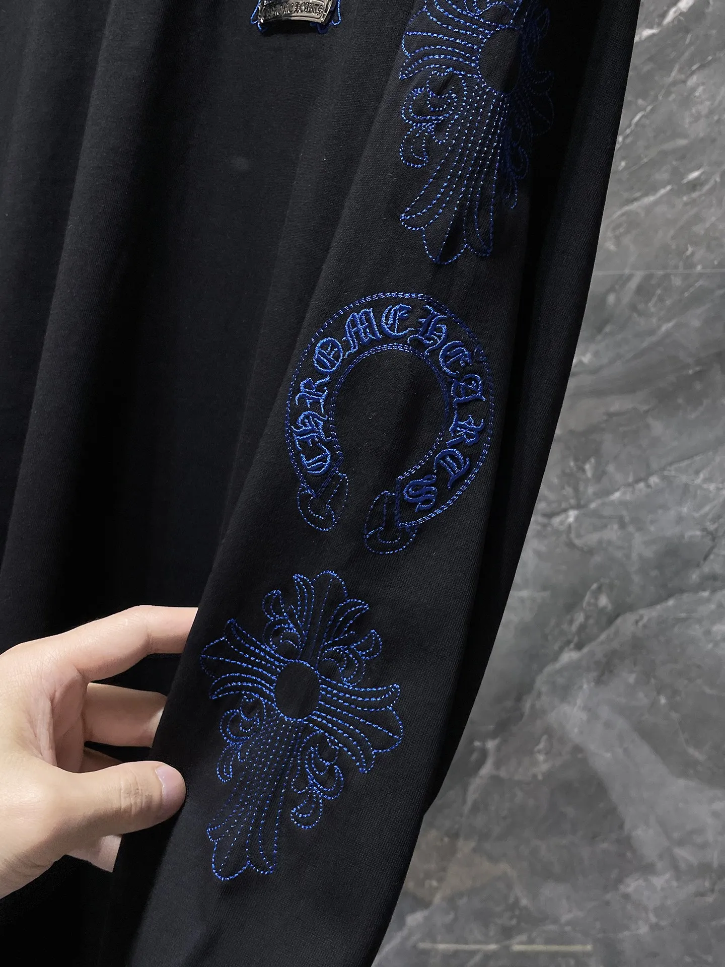 P180 Chrome Hearts🍁Long T Series🍁 Available simultaneously at counters❤️Fully upgraded fabrics! ! Crow Sanskrit letters blue cross arm horseshoe embroidered long-sleeved T. Re-engraved version 1:1 high weight original fabric 🌈Recommended colors: black white 🌈 Size: S, M, L, XL